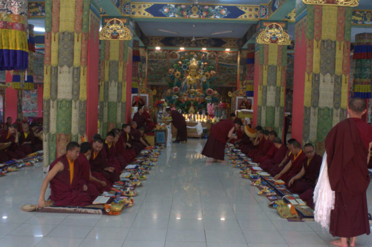 H.E. Minling 9th Khenchen Rinpoche – NYINGMA LINEAGE – MINDROLLING ...